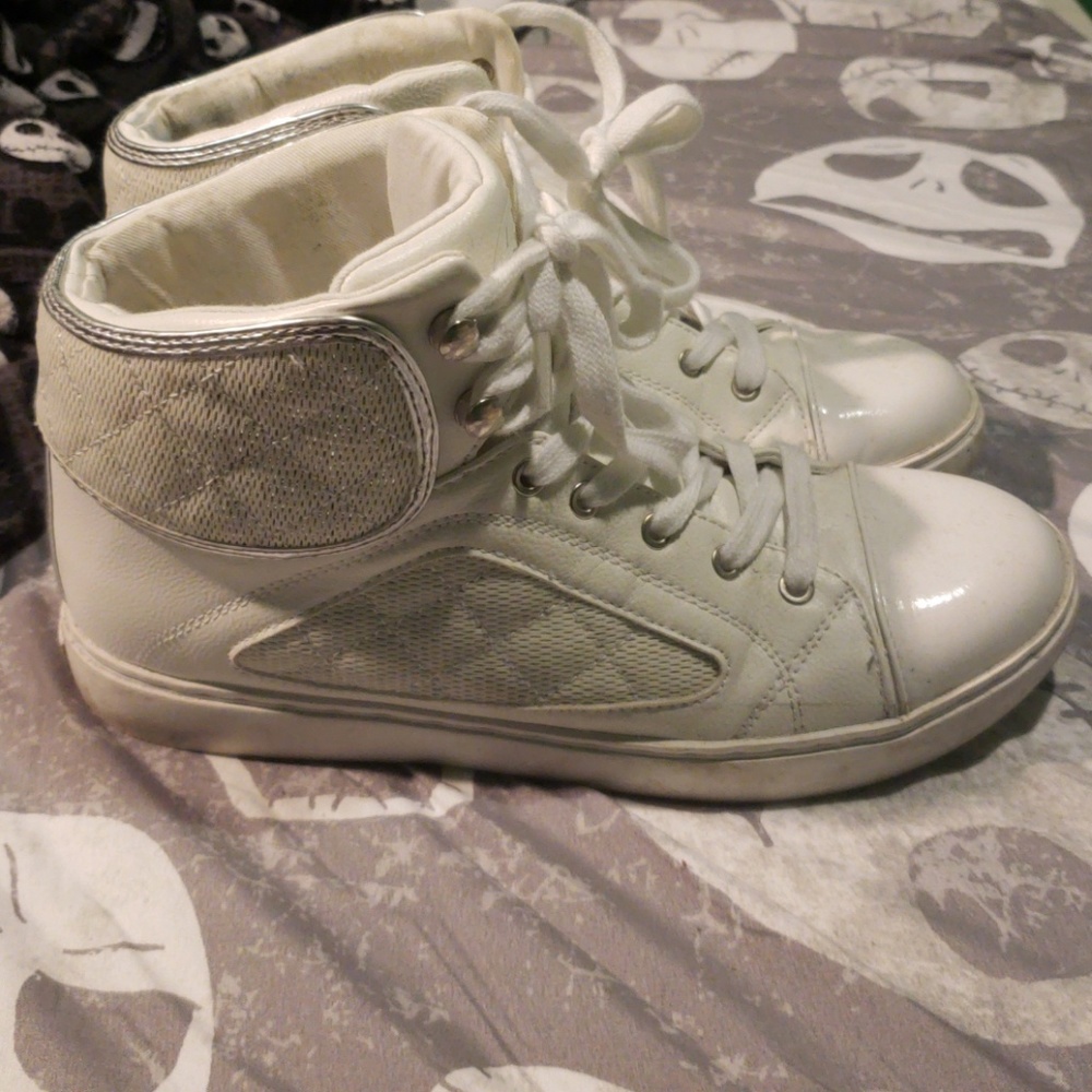 Guess s eakers